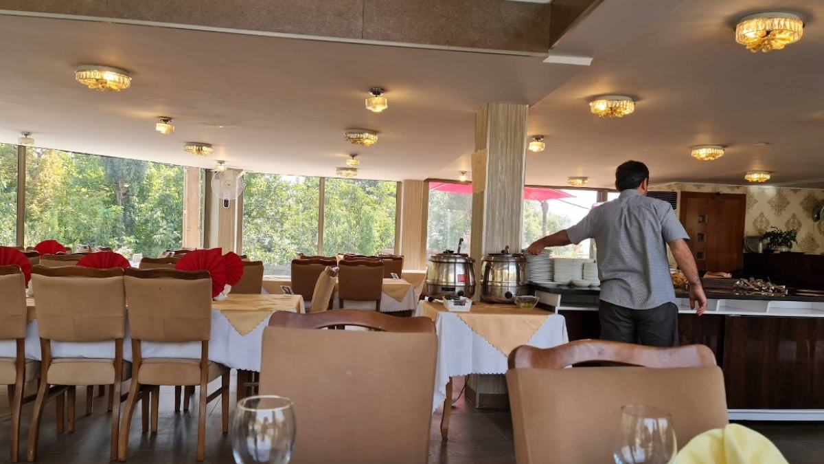 صبحانه سلف سرویس در لواسان