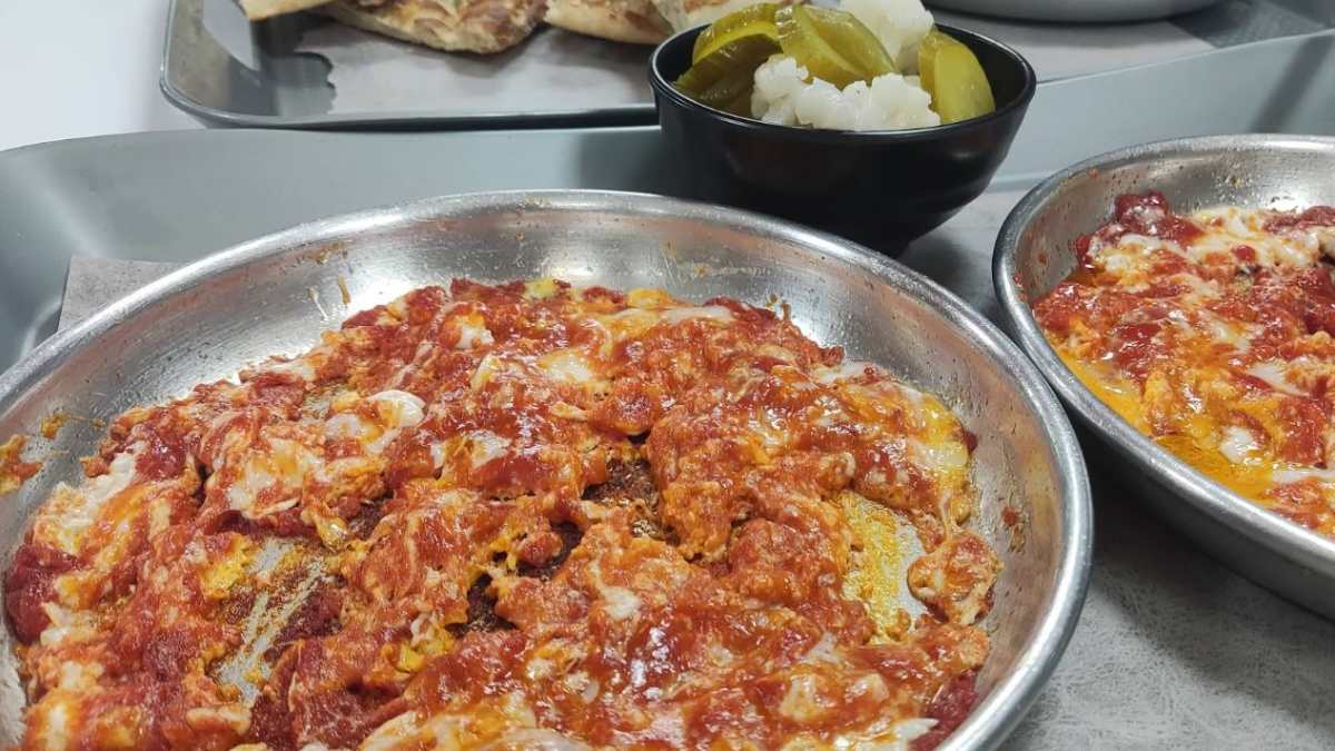 رستوران تایماز از بهترین صبحانه سلف سرویس در تهران‌پارس