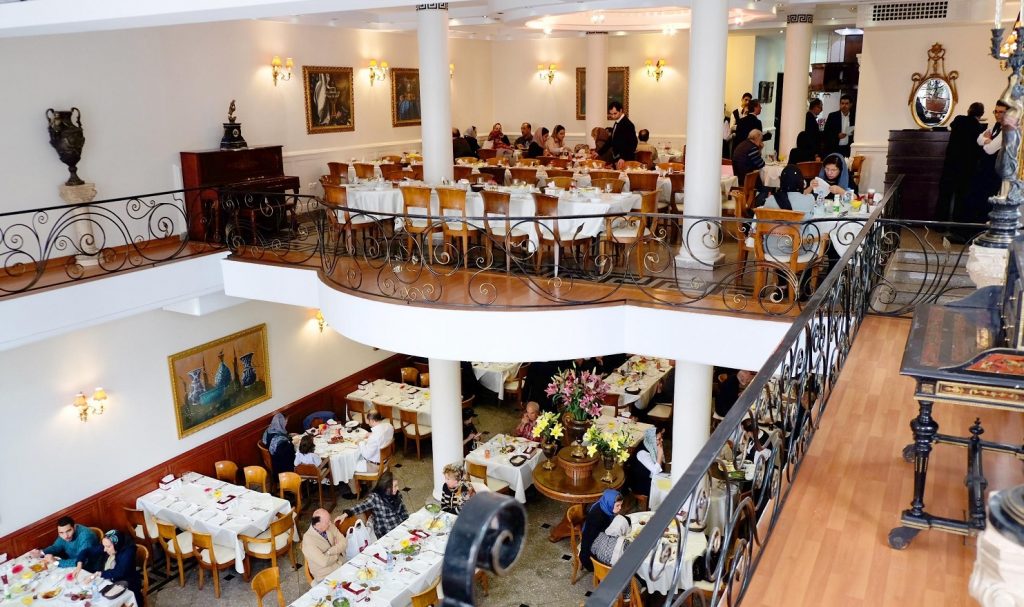 بوفه صبحانه رستوران نایب ساعی