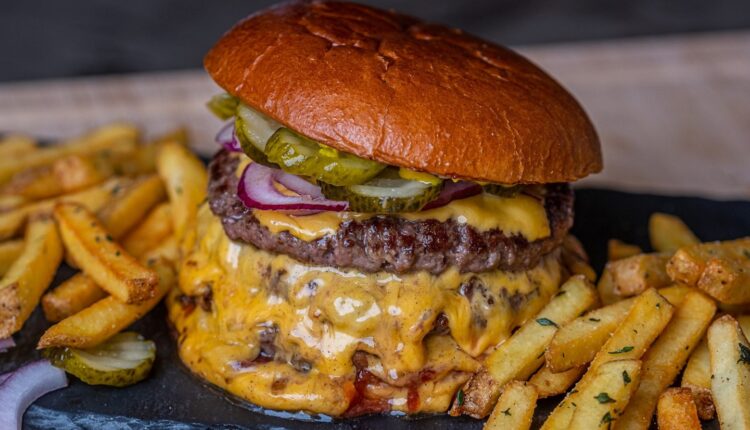 بهترین همبرگر تهران را در این فست‌فودی‌ها بخورید