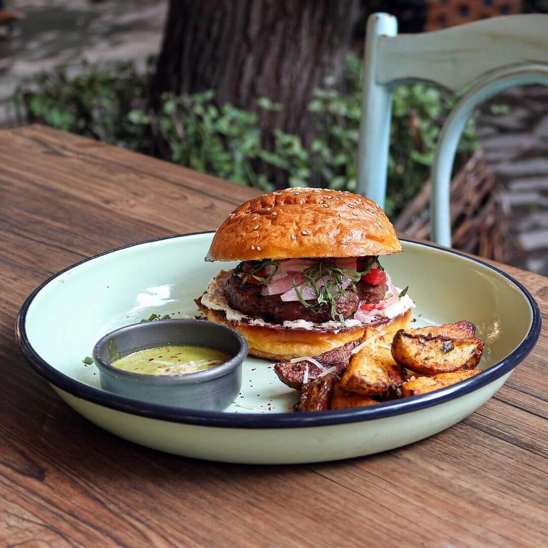 کافه های تهران برای تولد عمارت روشنان