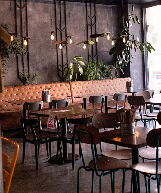 رستوران باروژ در غرب تهران