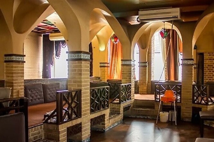 رستوران سنتی با موسیقی زنده
