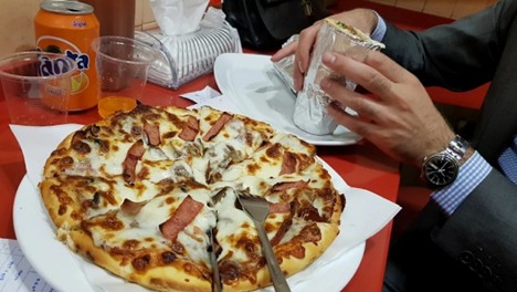 غذای پیتزا سورن
