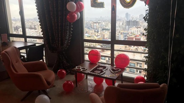 فضای داخلی رستوران تهران بین 