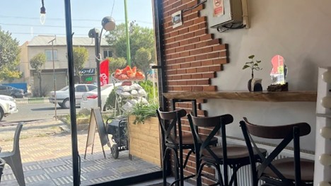 فضای داخلی رستوران رزاتی