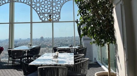 فضای داخلی رستوران رویال گلکسی