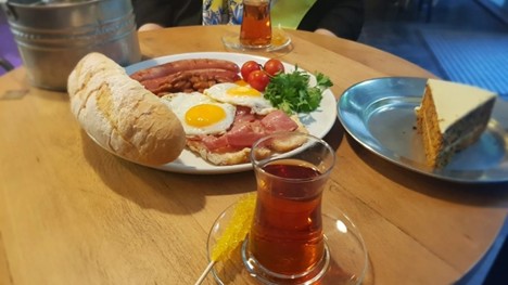 میز صبحلانه در ویکافه