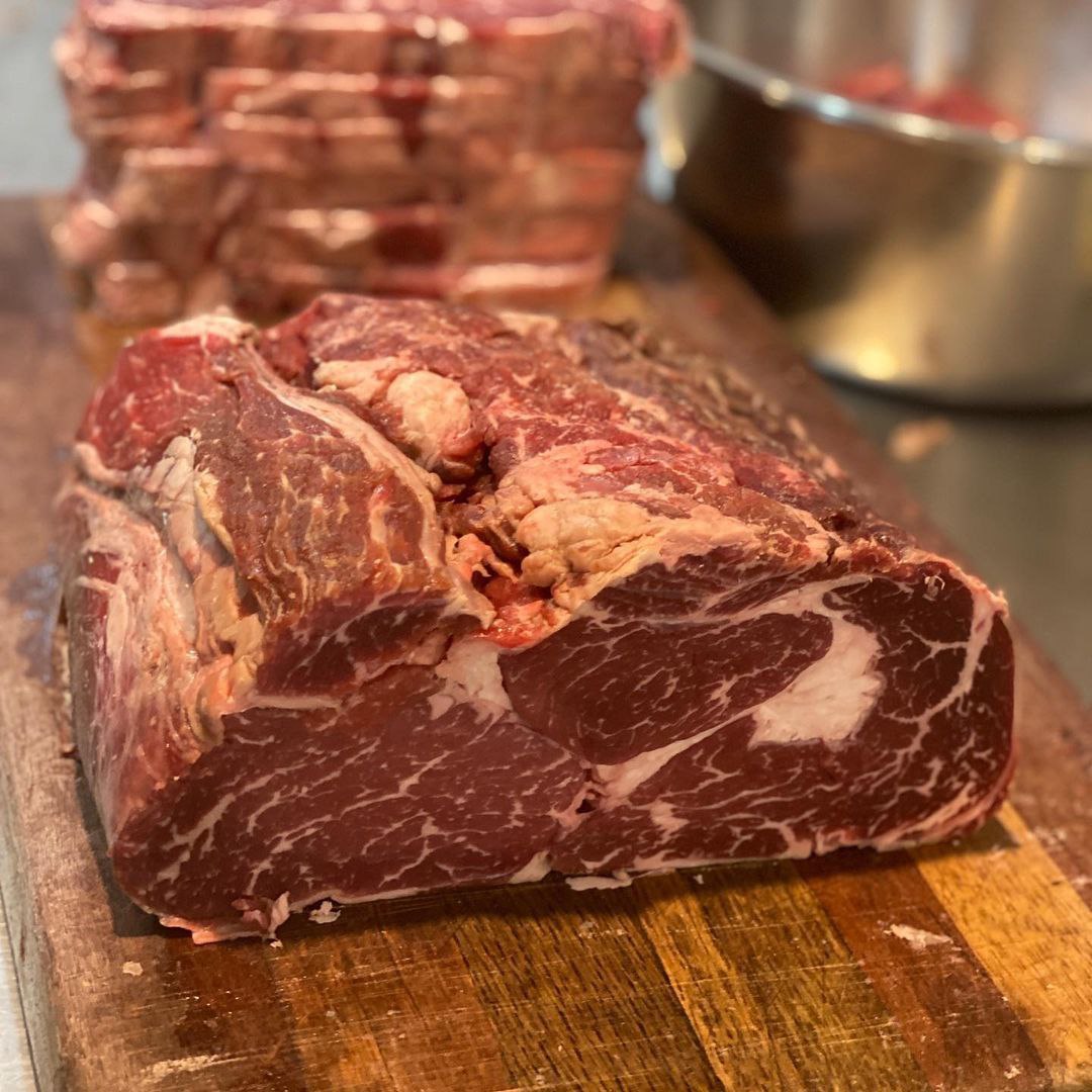 استیک گوشت گوساله در رستوران ویترین کیچن