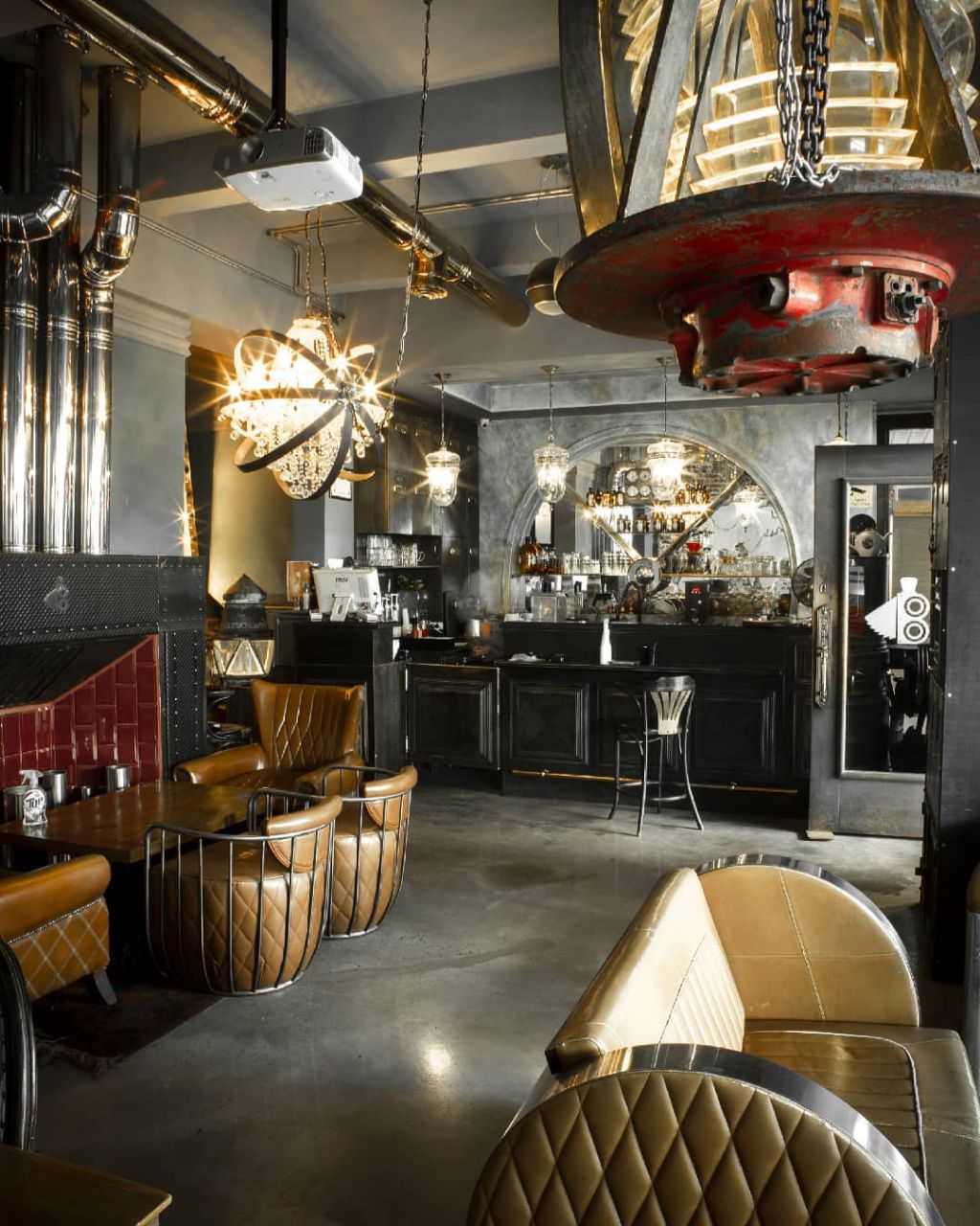 رستوران شیک بابیلون بیسترو با فیش اند چیپس خوش طعم