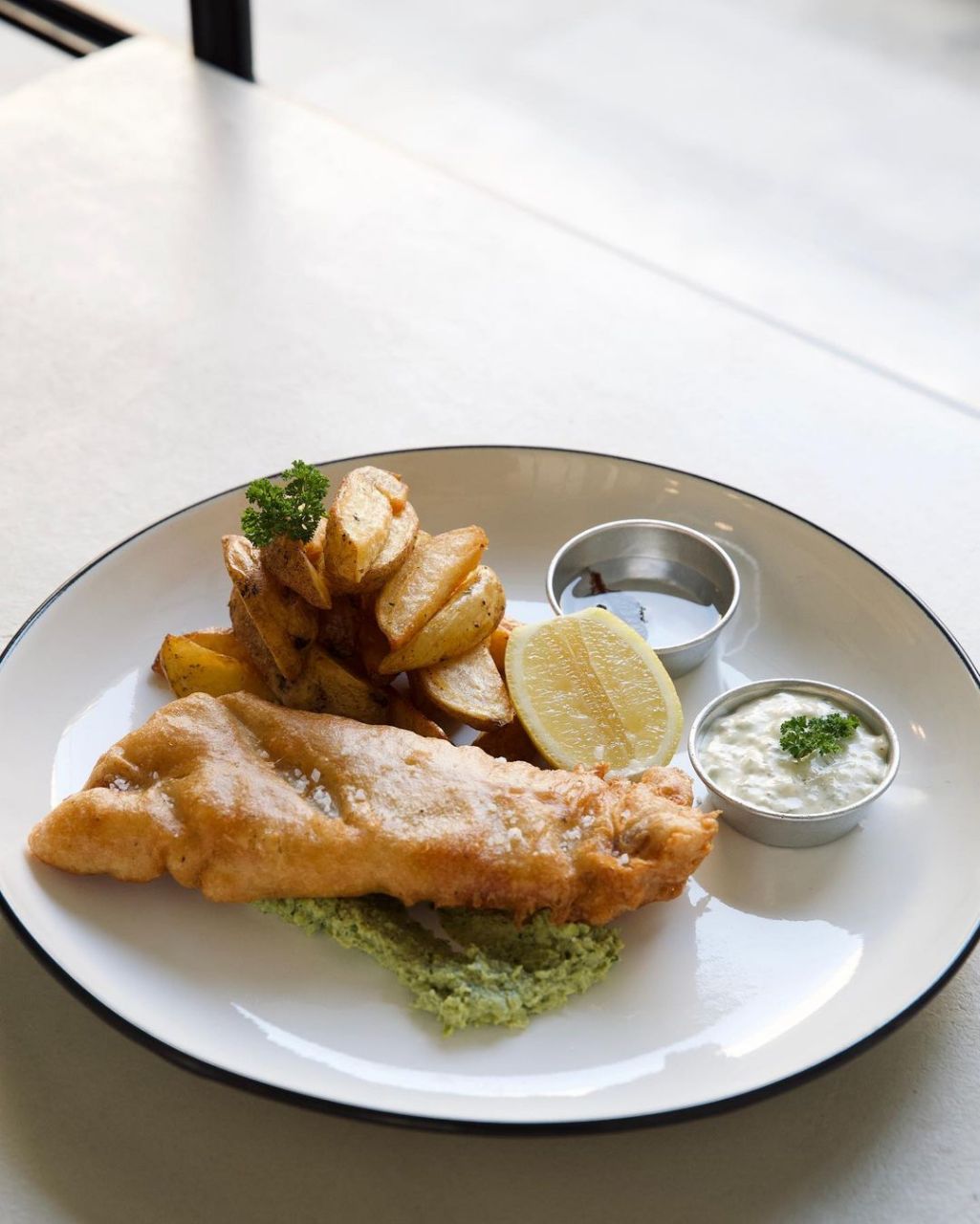 فیش اند چیپس رستوران فرسکو با ماهی کفشک