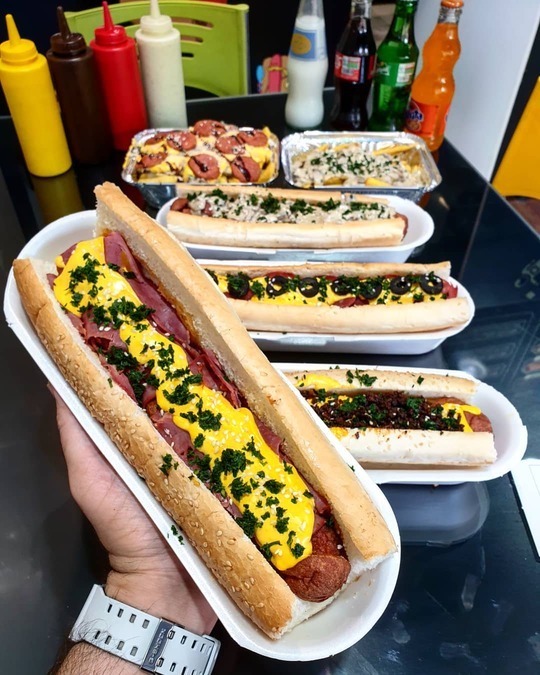 هاتداگلند با هات داگهای متنوع