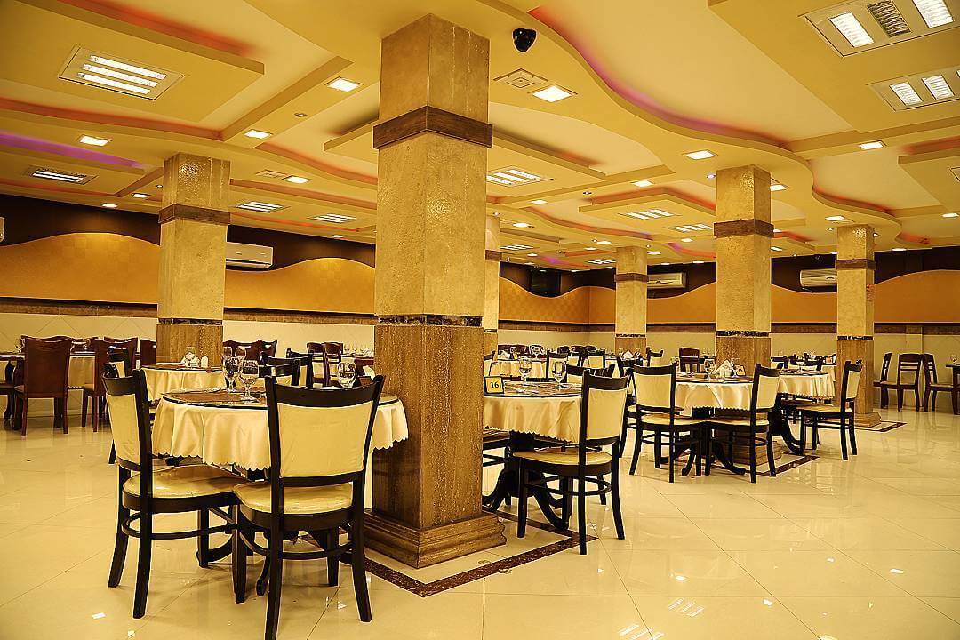 فضای داخلی رستوران اکبر جوجه