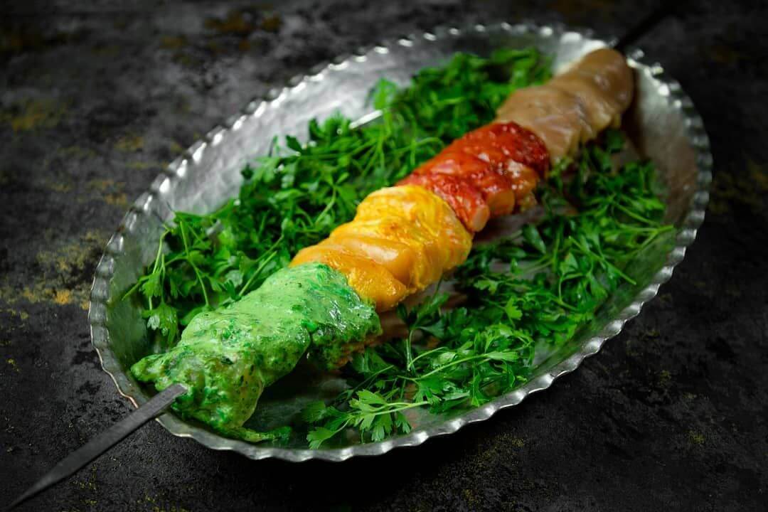  کبا‌ب های رستوران مسینه در مرکز شهر