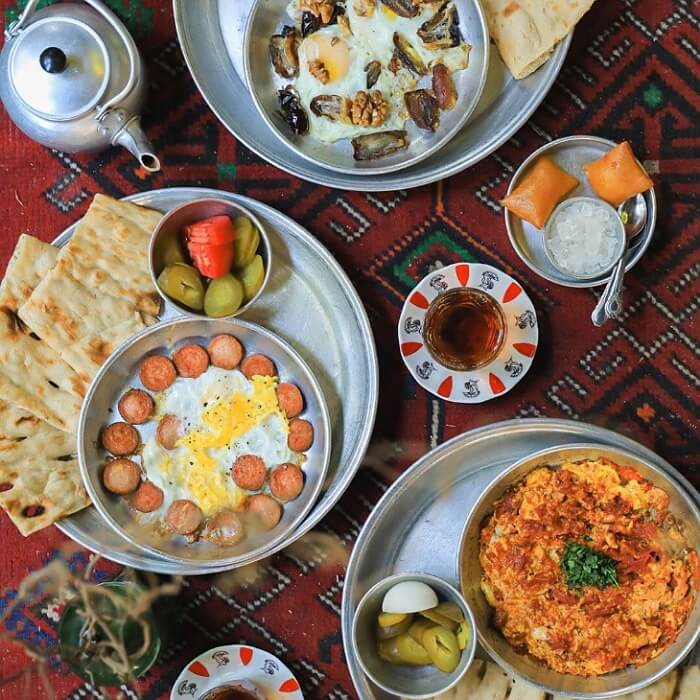 صبحانه‌های رستوران روحی در مرکز شهر تهران