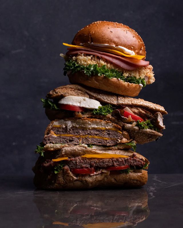 رستوران باروژ با منوی متنوع فست فود