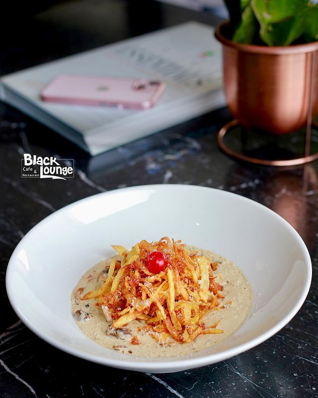 رستوران بلک لانژ با منوی متنوع