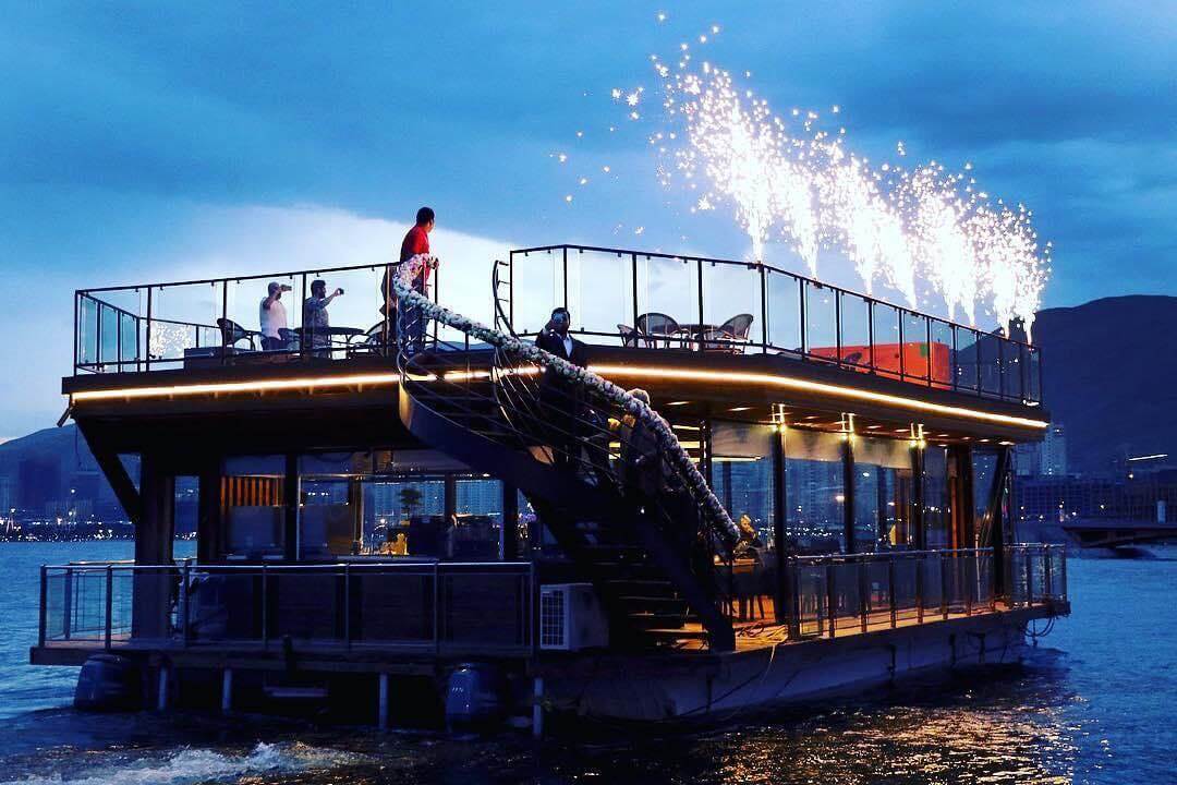 کشتی رویال لانژ بهترین کافه های تهران برای قرار عاشقانه