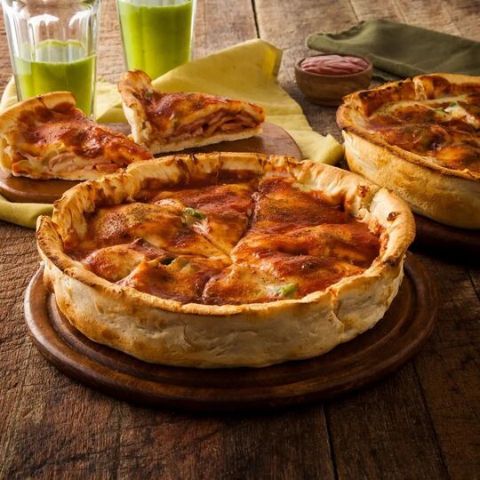 منوی متنوع فست فود باگت در خیابان اندرزگو