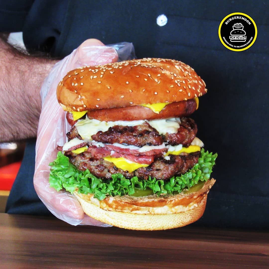 برگرهای ویژه فست فود برگرمون در خیابان اندرزگو