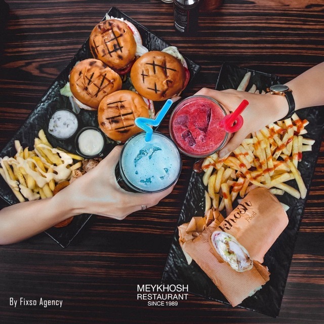 فست فود میخوش با نوشیدنی‌های متنوع