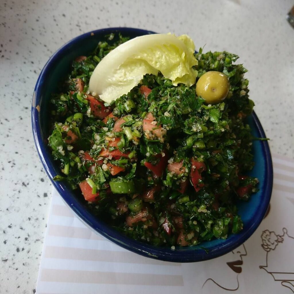 رستوران عروس لبنان با سالادهای عربی