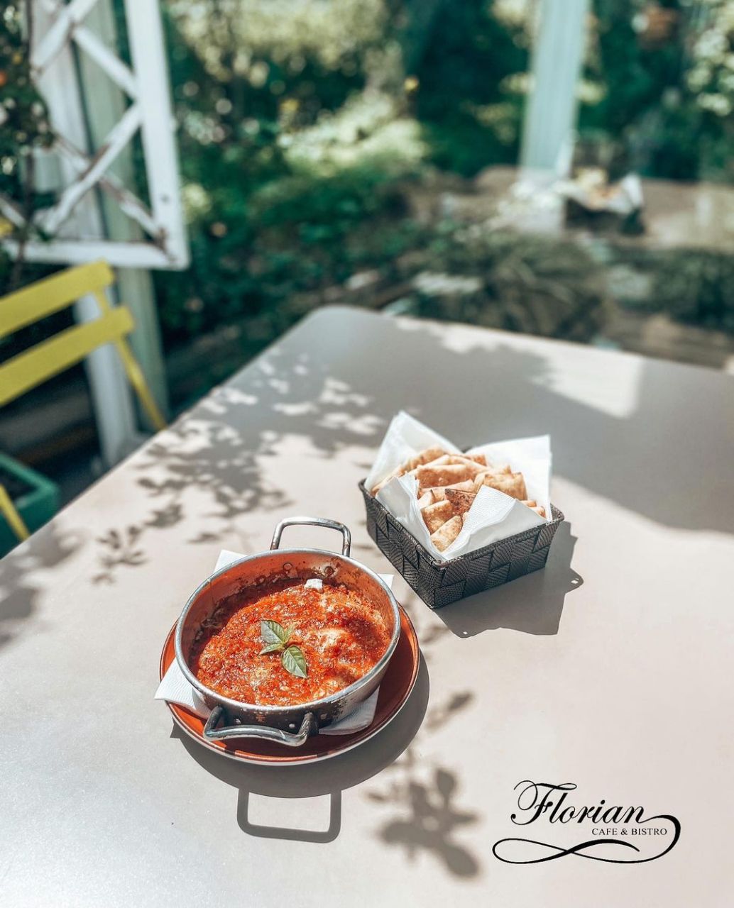 انواع صبحانه در کافه رستوران فلورین