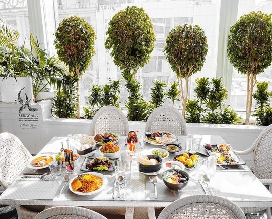 سرای علا با انواع غذاهای ایرانی و عربی و ترکی