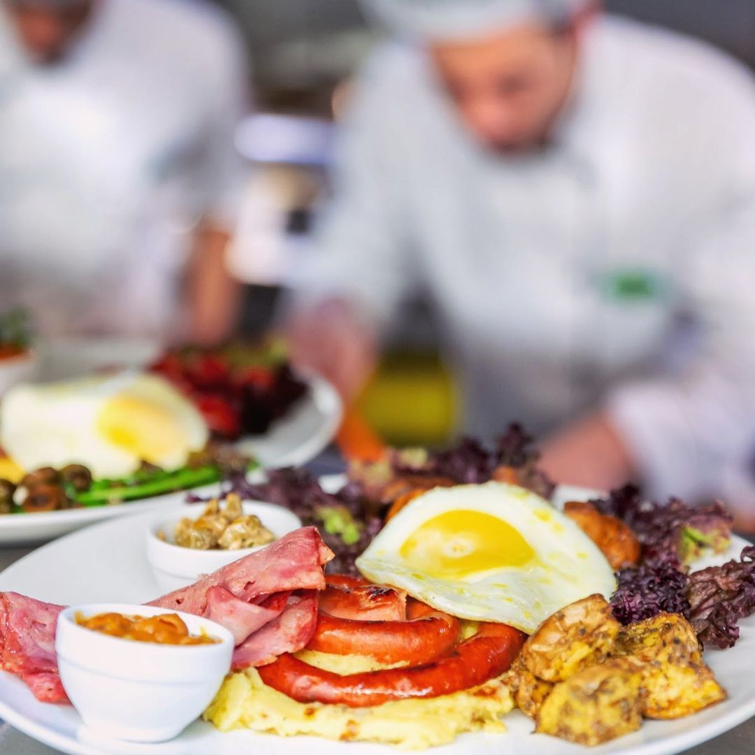 صبحانه در سرای علا