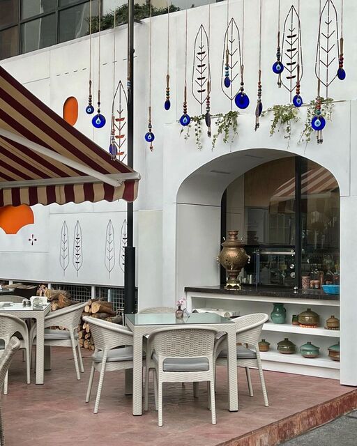 رستوران بهزاد در لیست رستوران روباز خوب در غرب تهران