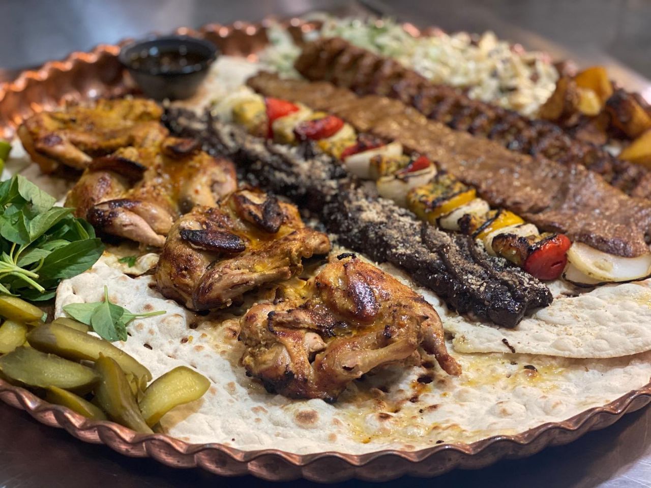 رستوران الیاسام با منو غذای ایرانی