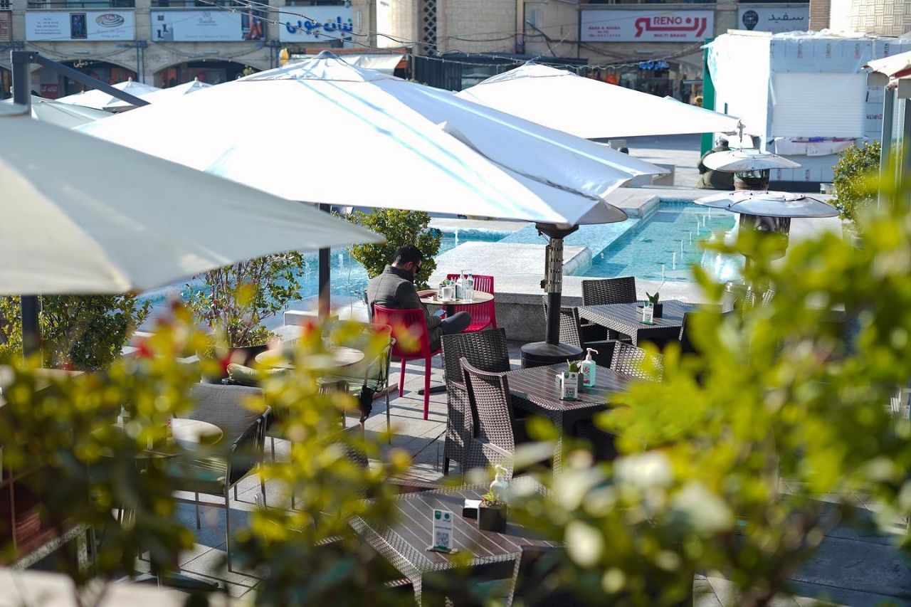 کافه رستوران روباز غرب تهران