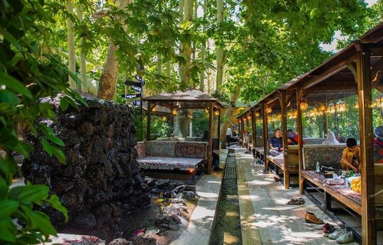 رستوران ارکیده با فضای باز در غرب تهران