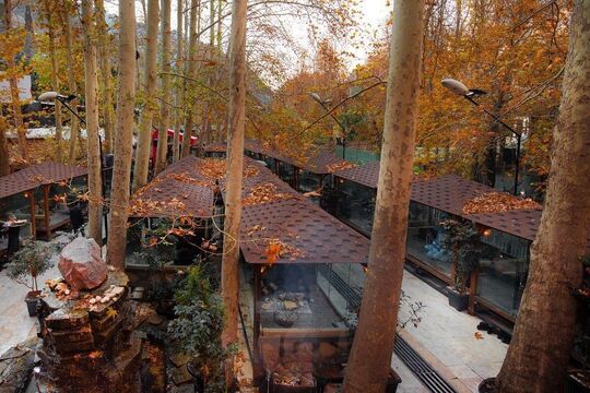 رستوران روباز غرب تهران در کنار رودخانه کرج