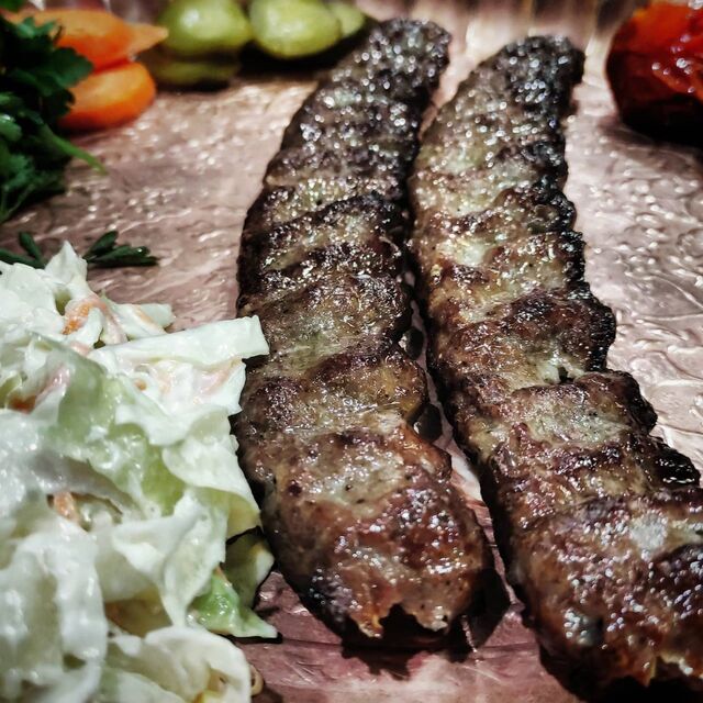 رستوران پایتخت با منوی غذاهای ایرانی