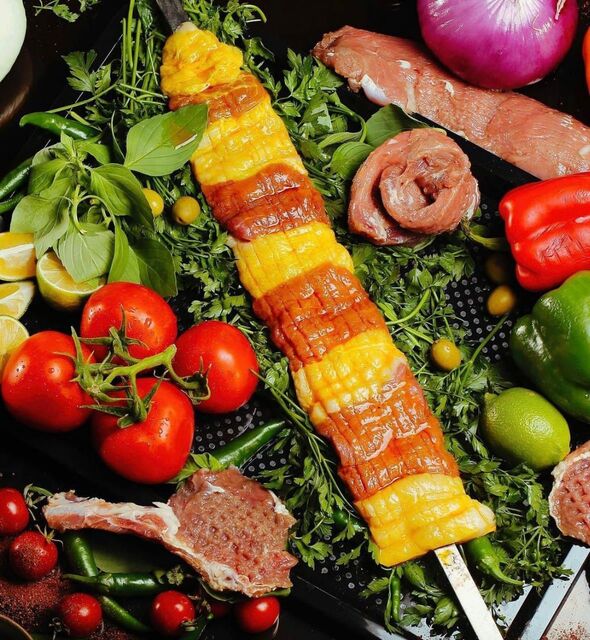 رستوران روباز پایتخت در غرب تهران با انواع کباب ها