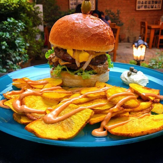 چیزبرگر کافه رستوران دارالخلافه