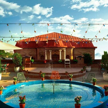 کافه رستوران ایوان در لاله‌زار