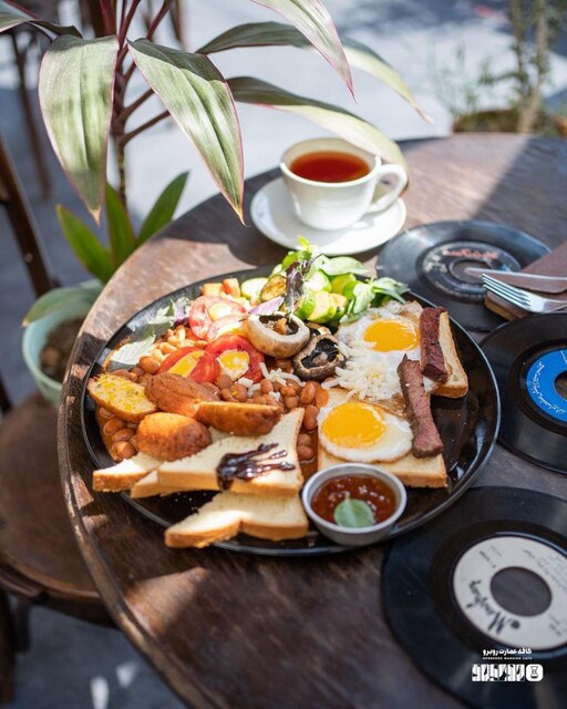 صبحانه رستوران روبه‌رو