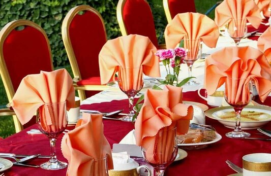 رستوران شیک رز در هتل استقلال