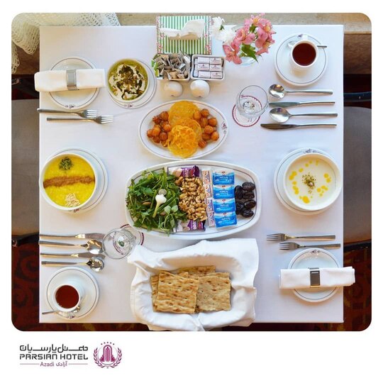 میز صبحانه هتل پارسیان