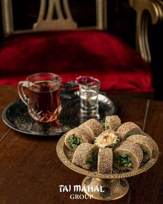 انواع شیرینیهای هندی در رستوران تاجمحل