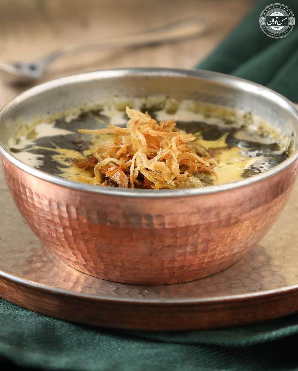 آش رشته از غذاهای ویژهی ماه رمضان