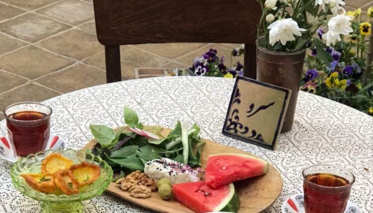 بهترین رستوران برای افطار در تهران، مکانی برای دورهمی و روزه‌‎گشایی با میزهای رنگارنگ