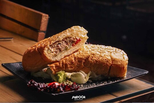 بهترین رست بیف تهران در فست فود پیروک