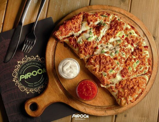 فست فود پیروک با پیتزا رست بیف