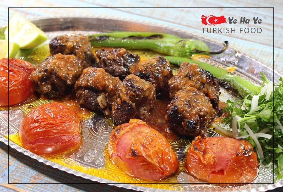 بشقاب کباب ترکی در رستوران یه ها یه