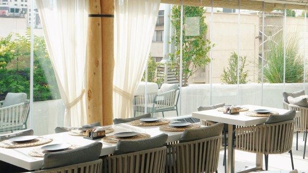 فضای بیرونی کافه رستوران روف تاپ گریل