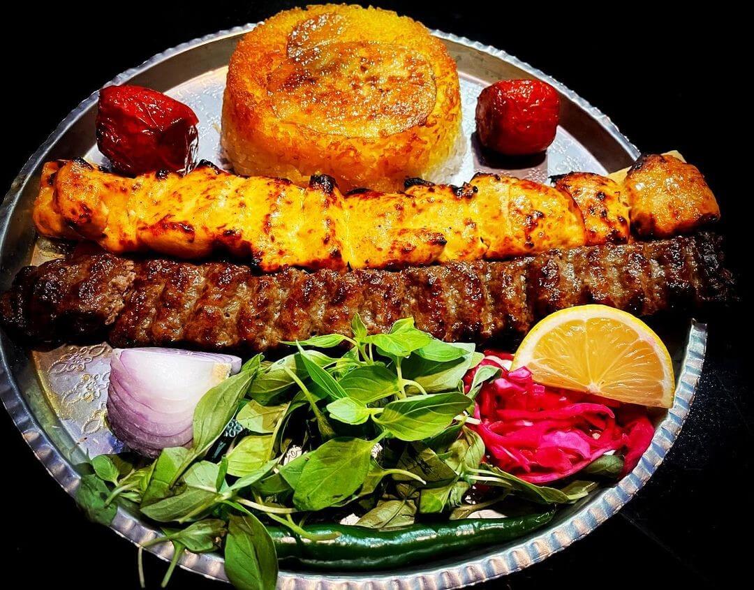 سینی وزیری رستوران فلورانس در پارک گفت و گو