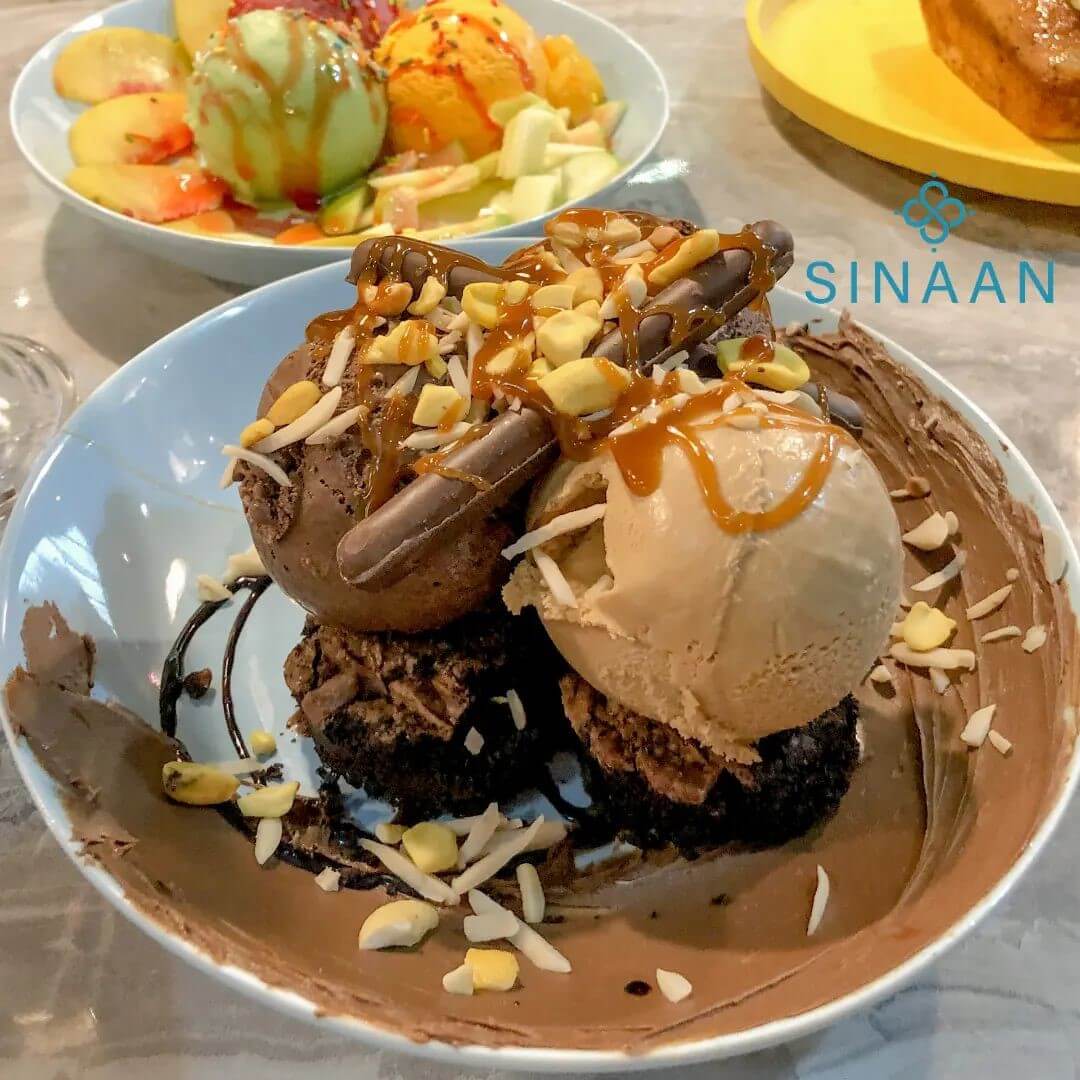 بستنی کافه رستوران سینان در پارک گفتگو